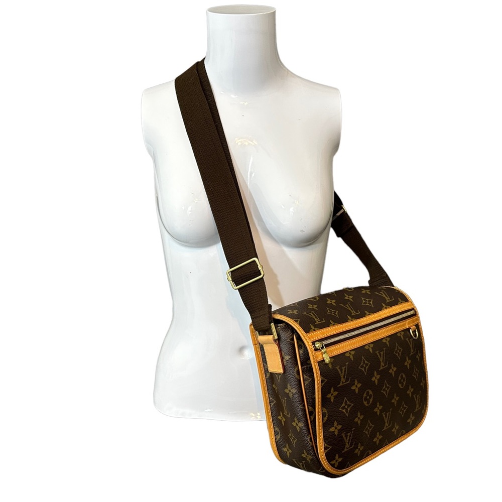 💯 Authentic 💎💎 Louis Vuitton 💎💎 MONOGRAM CANVAS BOSPHORE MESSENGER PM